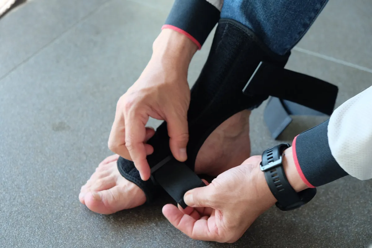 Espandi adjustable ankle brace, adjustable aluminium stay, supports the ankle and top of the foot