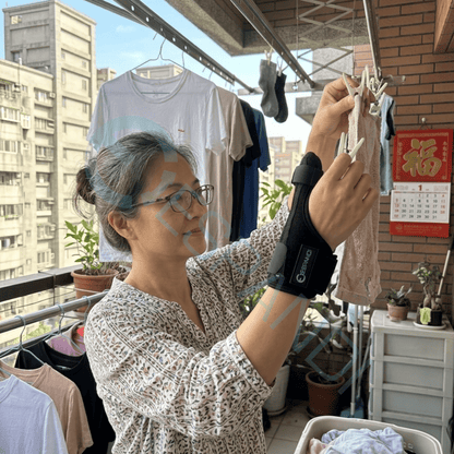 媽媽手護腕｜可調式拇指固定護腕 電腦滑鼠手日常支撐